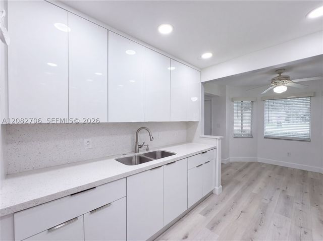 750 SW 138th Ave 103F, Pembroke Pines, FL 33027