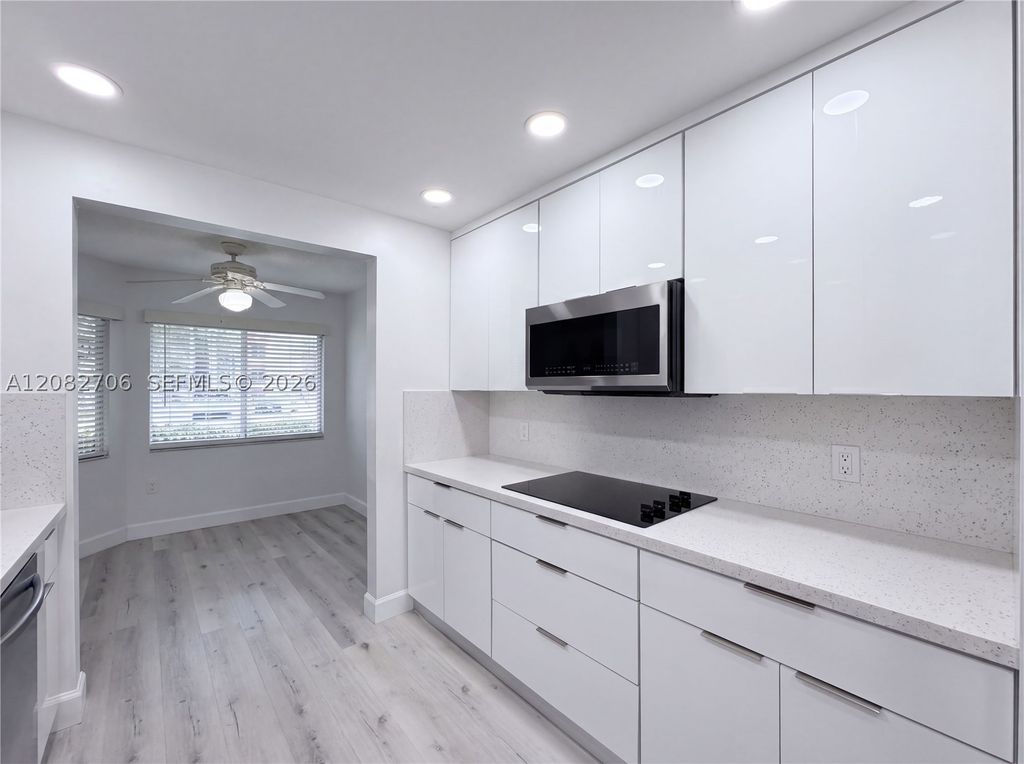 750 SW 138th Ave 103F, Pembroke Pines, FL 33027