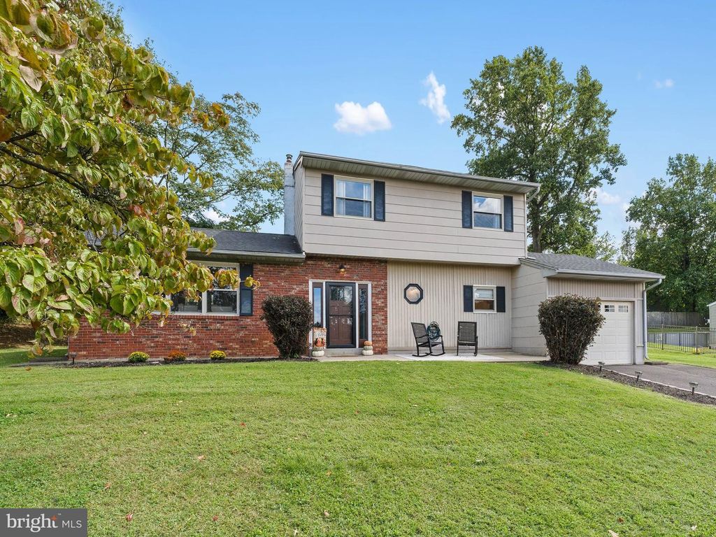 2051 ROSELYN DR, Feasterville Trevose, PA 19053 — exterior