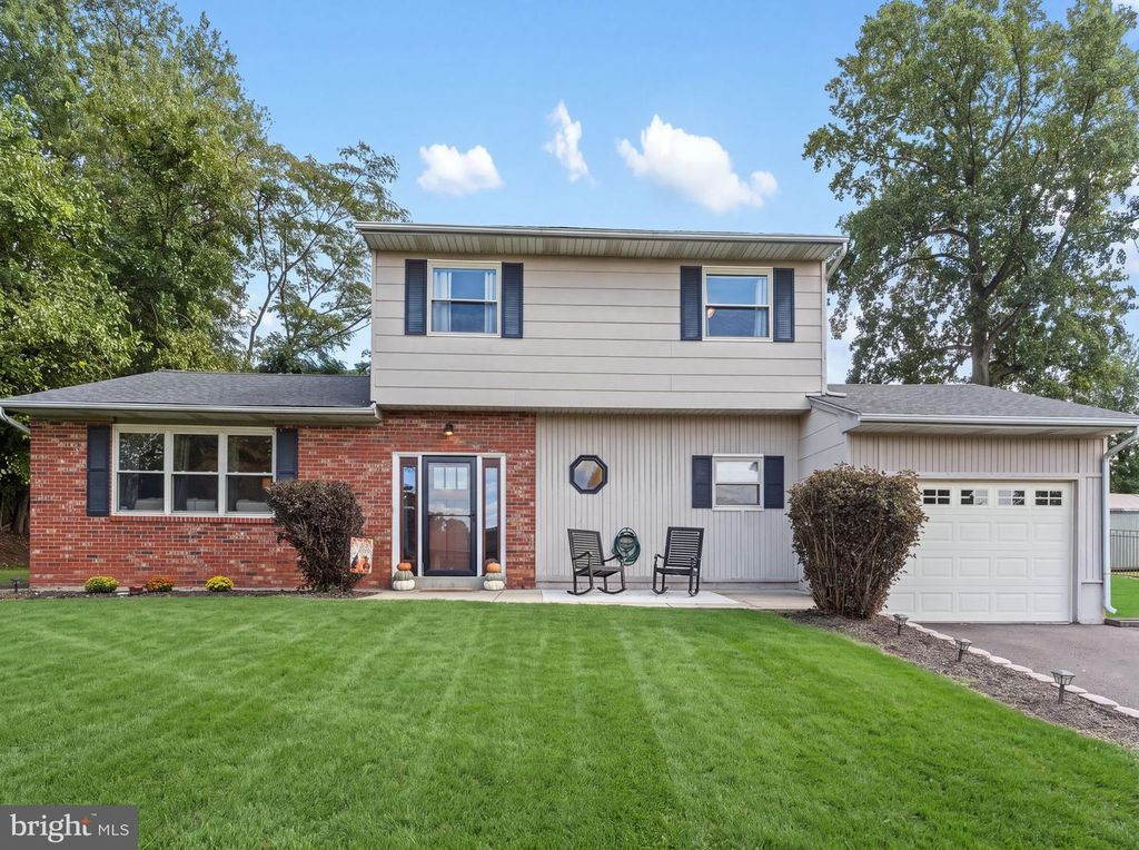 2051 ROSELYN DR, Feasterville Trevose, PA 19053 — photo 2