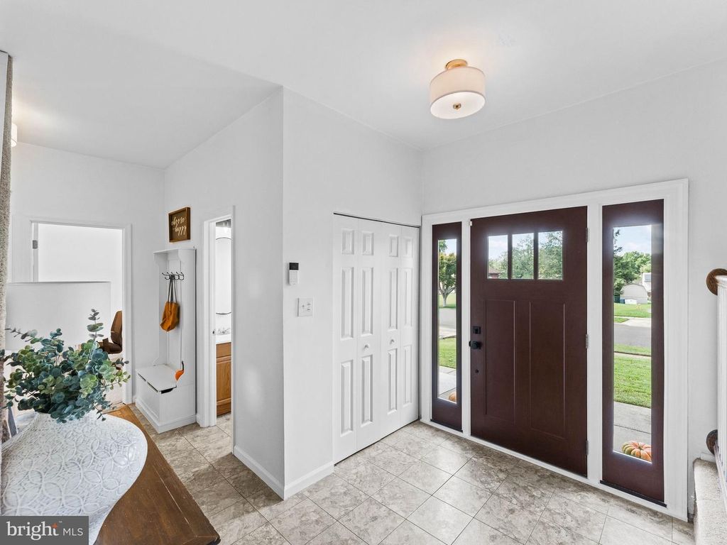 2051 ROSELYN DR, Feasterville Trevose, PA 19053 — photo 3