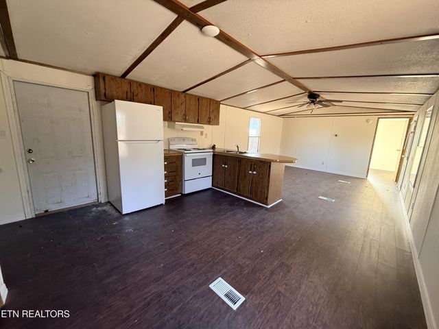 166 Maynard Ave, Jamestown, TN 38556