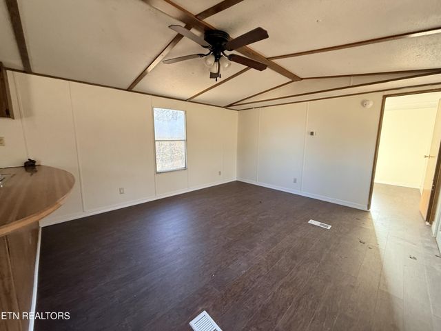 166 Maynard Ave, Jamestown, TN 38556