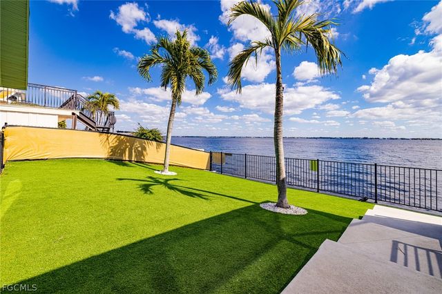 3907 SE 21st PL, Cape Coral, FL 33904