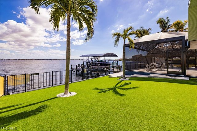 3907 SE 21st PL, Cape Coral, FL 33904