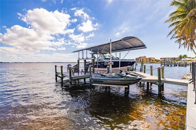 3907 SE 21st PL, Cape Coral, FL 33904