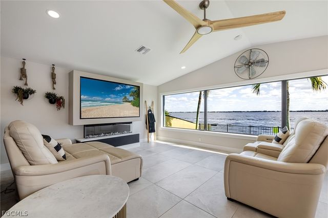 3907 SE 21st PL, Cape Coral, FL 33904