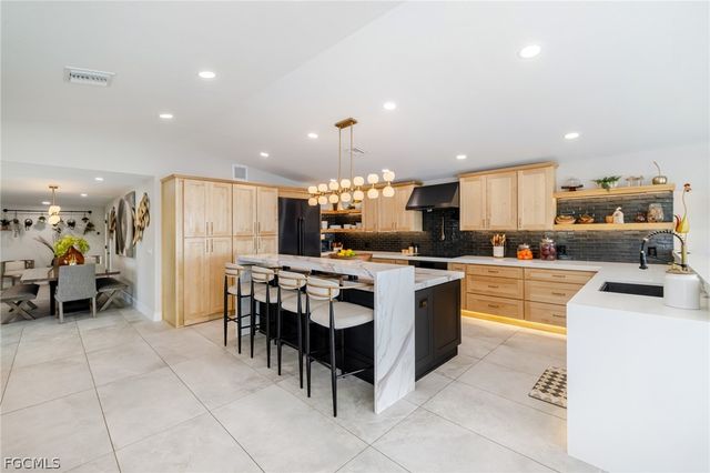 3907 SE 21st PL, Cape Coral, FL 33904