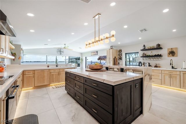 3907 SE 21st PL, Cape Coral, FL 33904