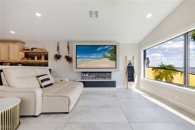 3907 SE 21st PL, Cape Coral, FL 33904