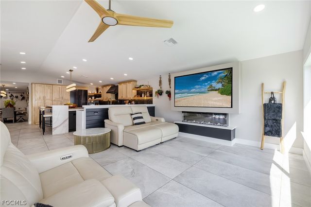 3907 SE 21st PL, Cape Coral, FL 33904