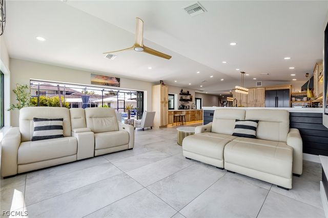 3907 SE 21st PL, Cape Coral, FL 33904