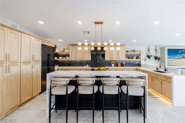 3907 SE 21st PL, Cape Coral, FL 33904