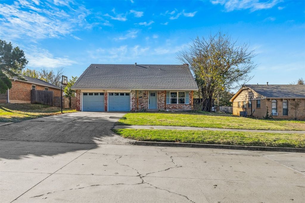 112 S 9th St Circle, Chickasha, OK 73018