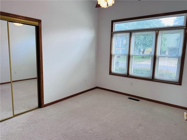 19009 E 34 Street S, Independence, MO 64057