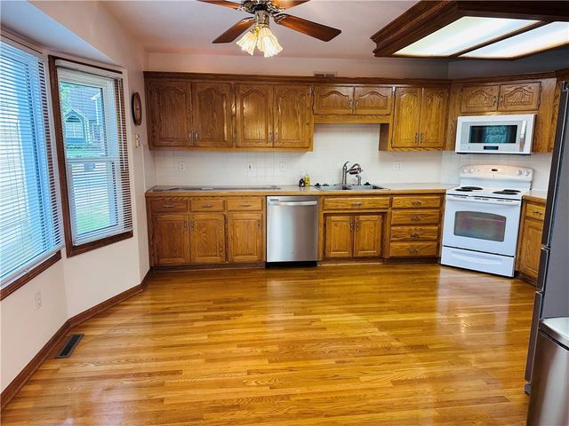 19009 E 34 Street S, Independence, MO 64057