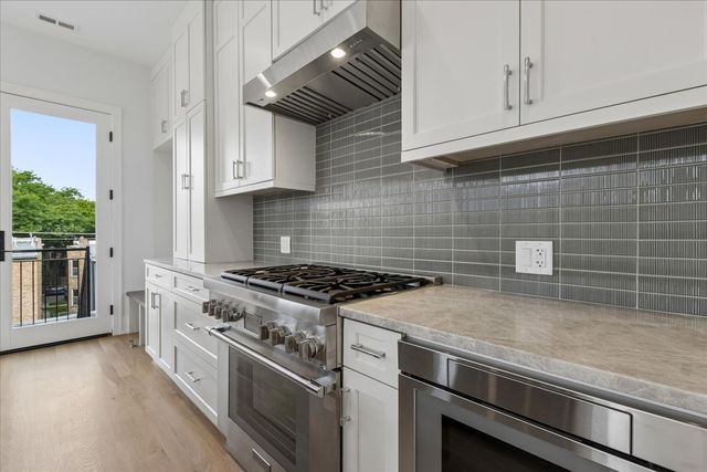 3820 N Damen Avenue 2, Chicago, IL 60618