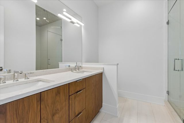 3820 N Damen Avenue 2, Chicago, IL 60618