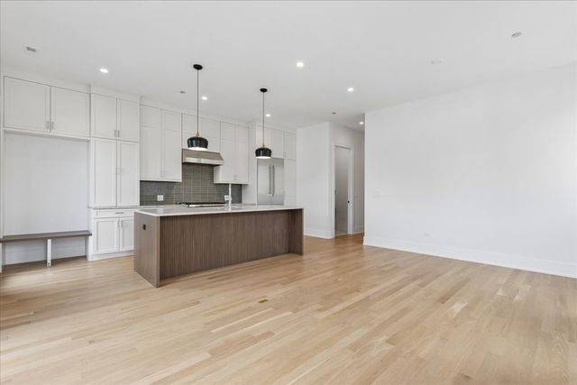 3820 N Damen Avenue 2, Chicago, IL 60618