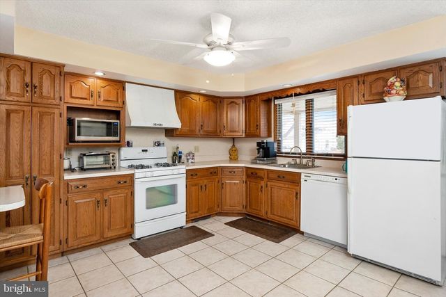 24 CUMBERLAND RD, Hamilton, NJ 08690