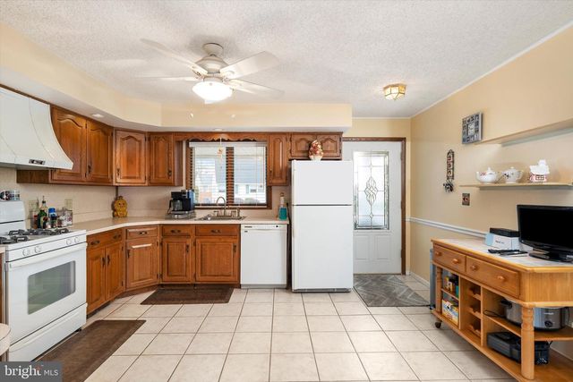 24 CUMBERLAND RD, Hamilton, NJ 08690