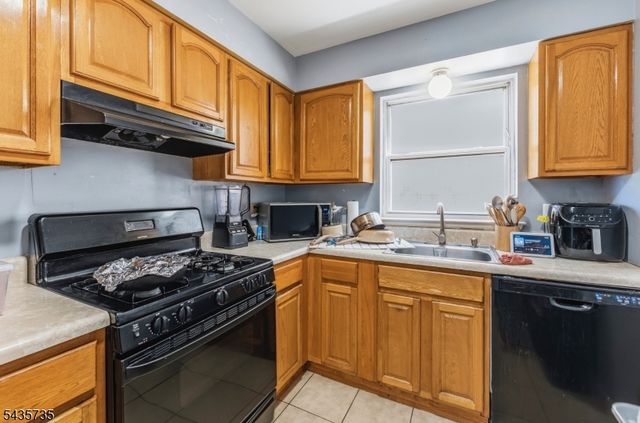 56 Vincent St, Newark City, NJ 07105