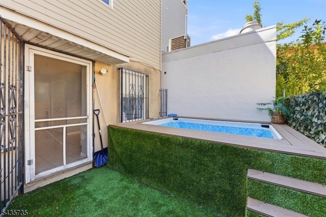 56 Vincent St, Newark City, NJ 07105
