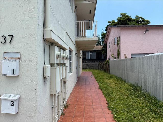 837 SE 8th Ct 2, Hialeah, FL 33010