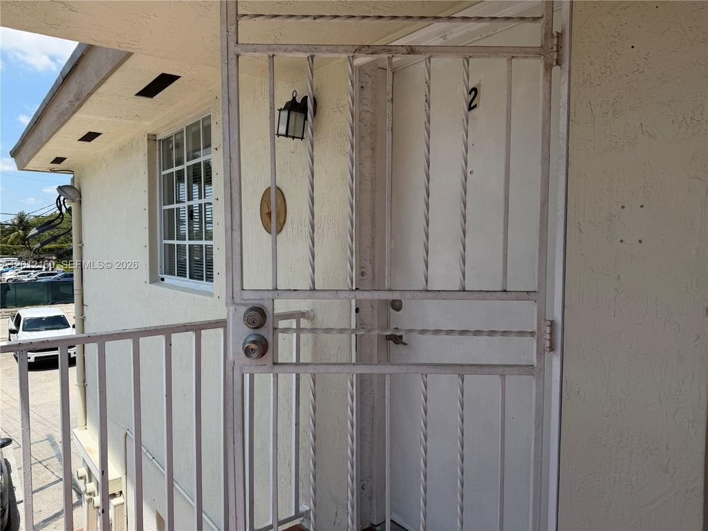 837 SE 8th Ct 2, Hialeah, FL 33010