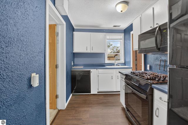 1035 Fairview Avenue, Alma, MI 48801