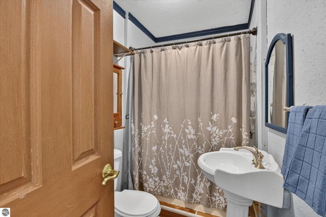 1035 Fairview Avenue, Alma, MI 48801