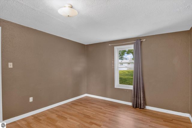 1035 Fairview Avenue, Alma, MI 48801