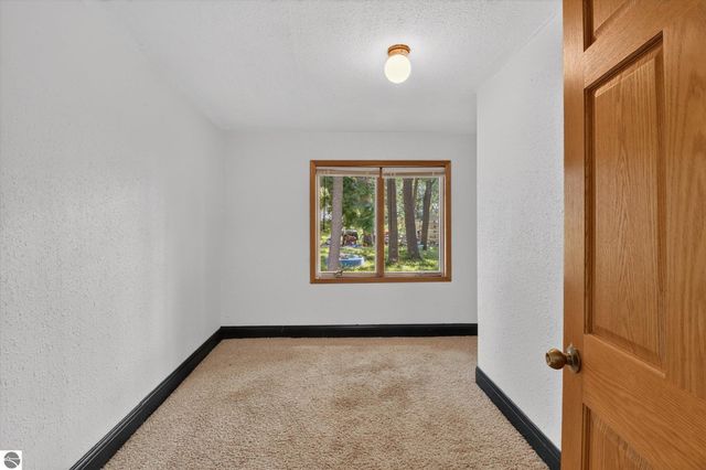 1035 Fairview Avenue, Alma, MI 48801