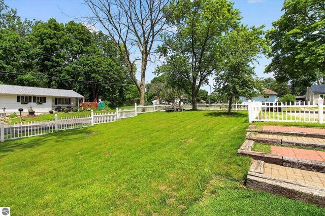 1035 Fairview Avenue, Alma, MI 48801