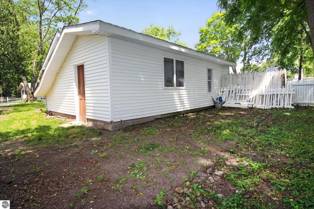 1035 Fairview Avenue, Alma, MI 48801