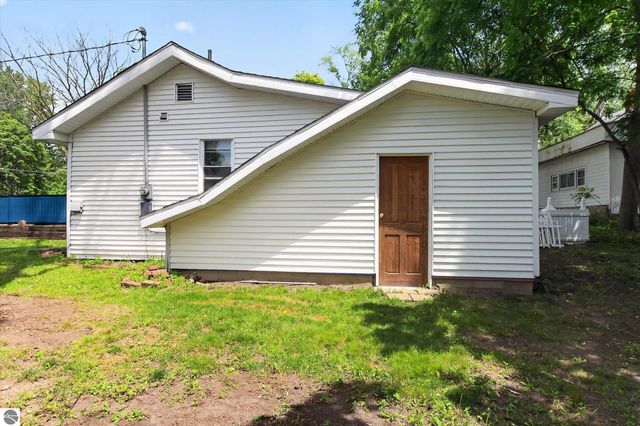 1035 Fairview Avenue, Alma, MI 48801
