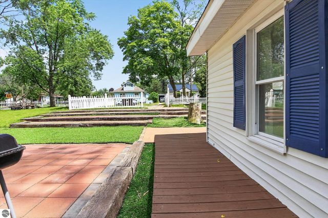 1035 Fairview Avenue, Alma, MI 48801