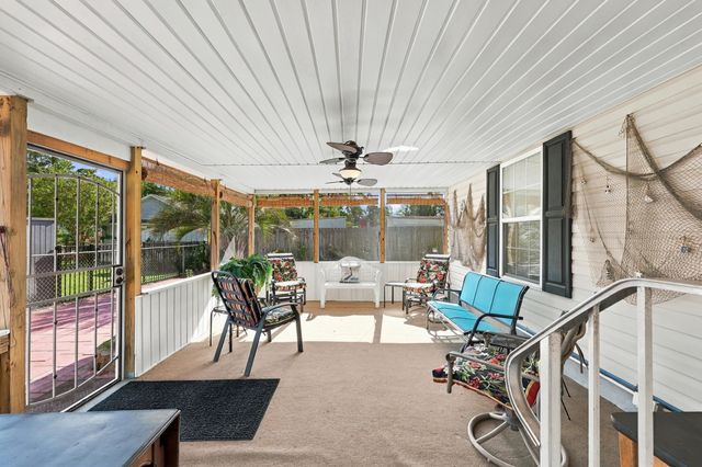 4394 Triangle St., Loris, SC 29569