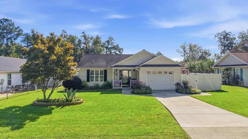 4394 Triangle St., Loris, SC 29569