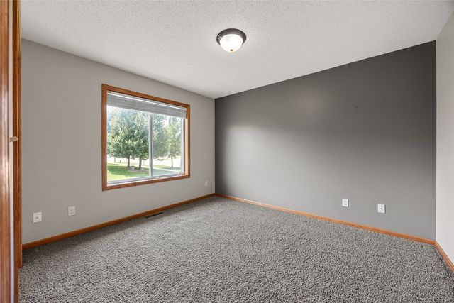 1035 Acacia Dr NE, Cedar Rapids, IA 52402
