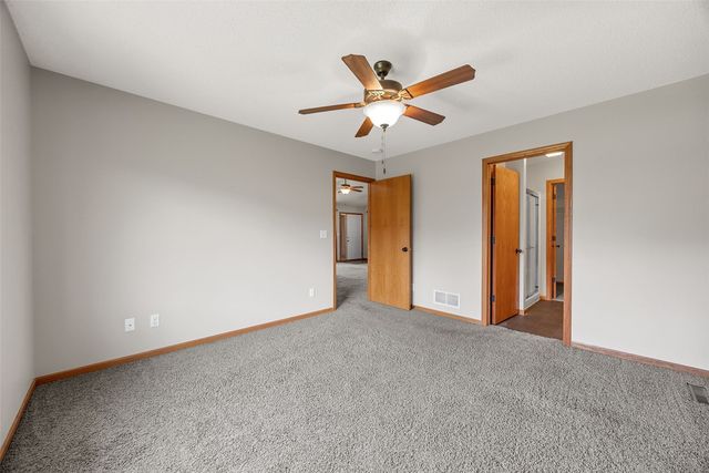 1035 Acacia Dr NE, Cedar Rapids, IA 52402