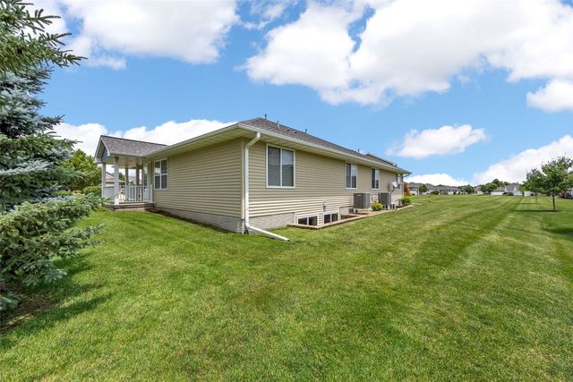 1035 Acacia Dr NE, Cedar Rapids, IA 52402