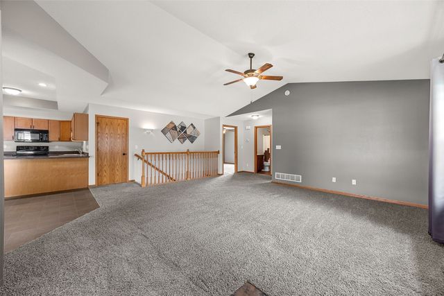 1035 Acacia Dr NE, Cedar Rapids, IA 52402