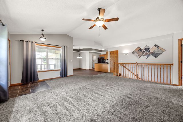 1035 Acacia Dr NE, Cedar Rapids, IA 52402