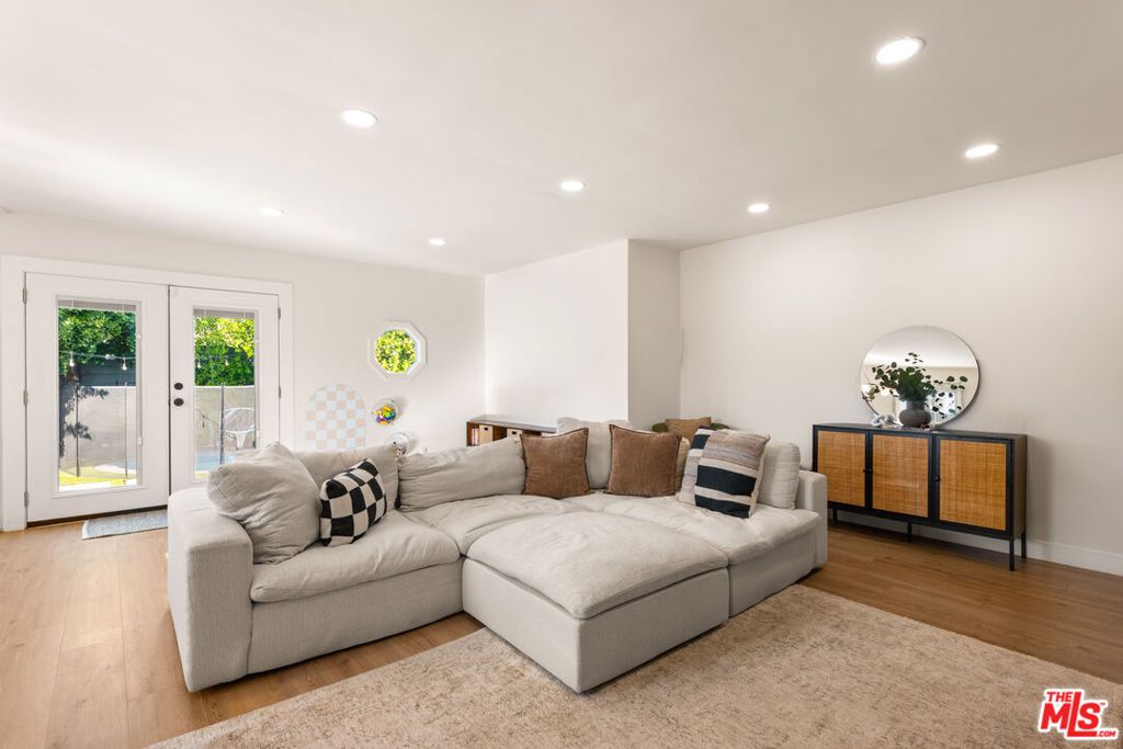 17109 Burton Street, Lake Balboa, CA 91406 — photo 3