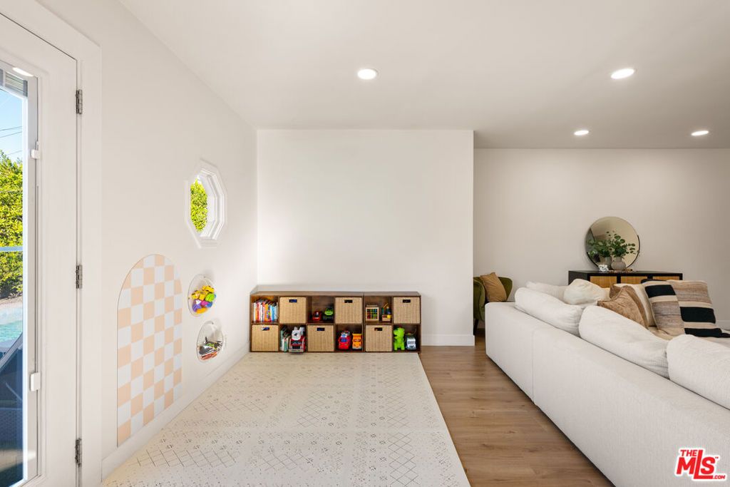 17109 Burton Street, Lake Balboa, CA 91406 — photo 4