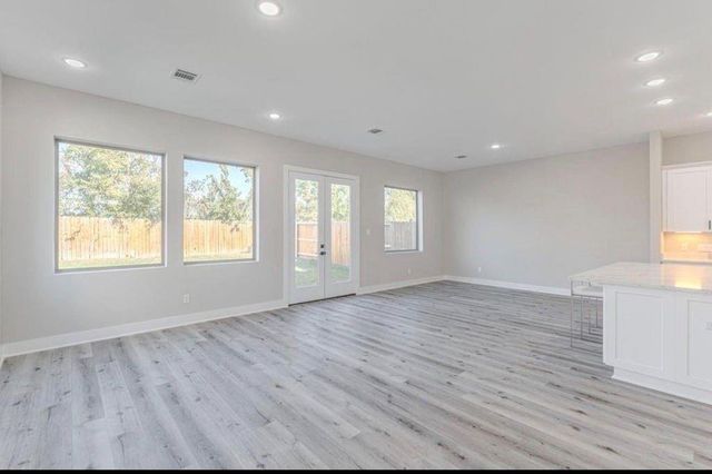 4910 Wunder Way, Houston, TX 77069