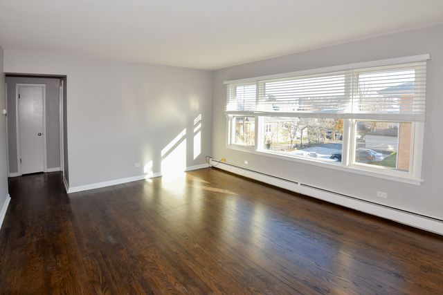 6925 N Rosemary Lane 2E, Niles, IL 60714