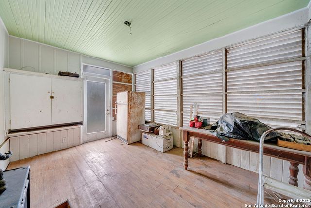 1531 lawndale, San Antonio, TX 78209