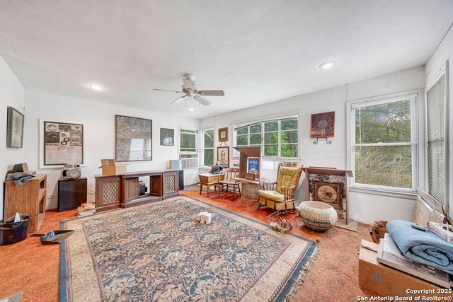 1531 lawndale, San Antonio, TX 78209